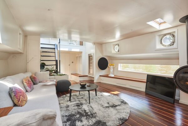 Luxury houseboat in the heart of Amsterdam