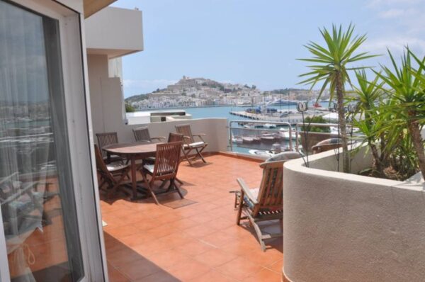LUXURIOUS PENTHOUSE DUPLEX-5 mins walk to the beach