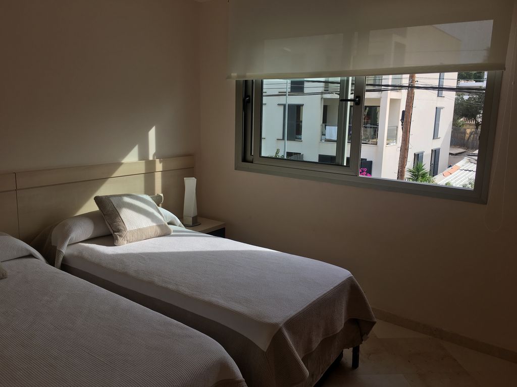 Luxury apartment in front of the sea