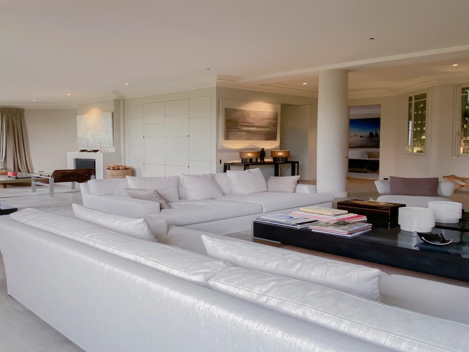 Luxury apartment with view on the Eiffel Tower