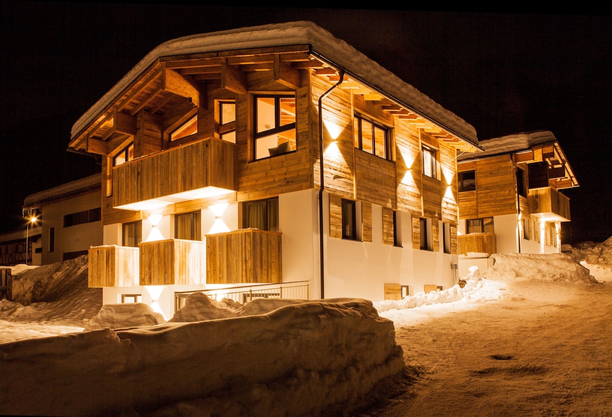 Arlberg Chalet with 5 bedrooms w/fireplace and sauna