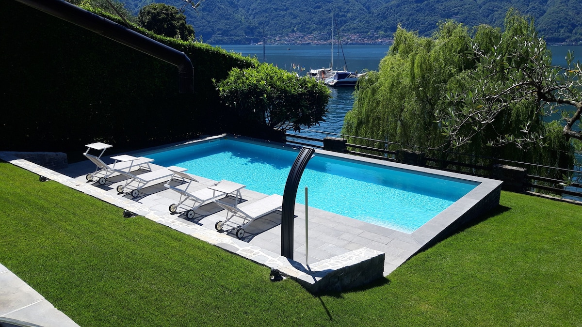 Villa with private garden and pool. views of the lake & the island