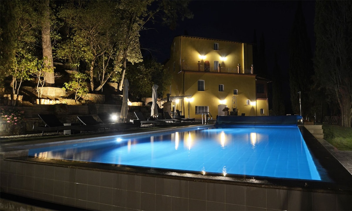 VILLA WITH HEATED SWIMMING POOL – JACUZZI SPA – SAUNA