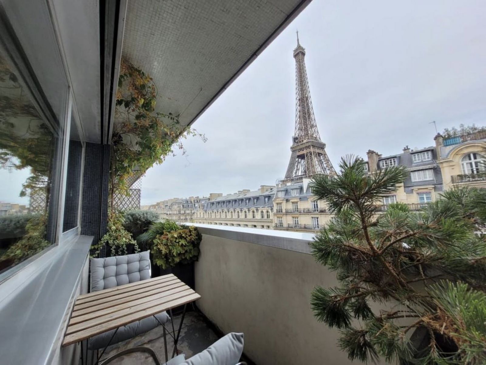 Luxury Apartment with balcony