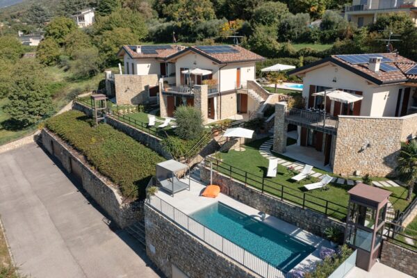 Stunning Lake-View Chalet with private pool