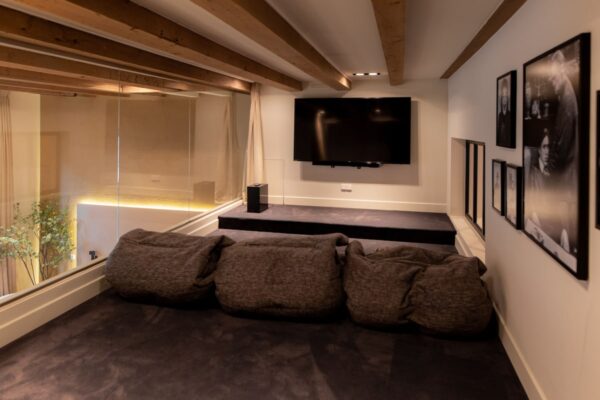 Luxury apartment in Amsterdam center