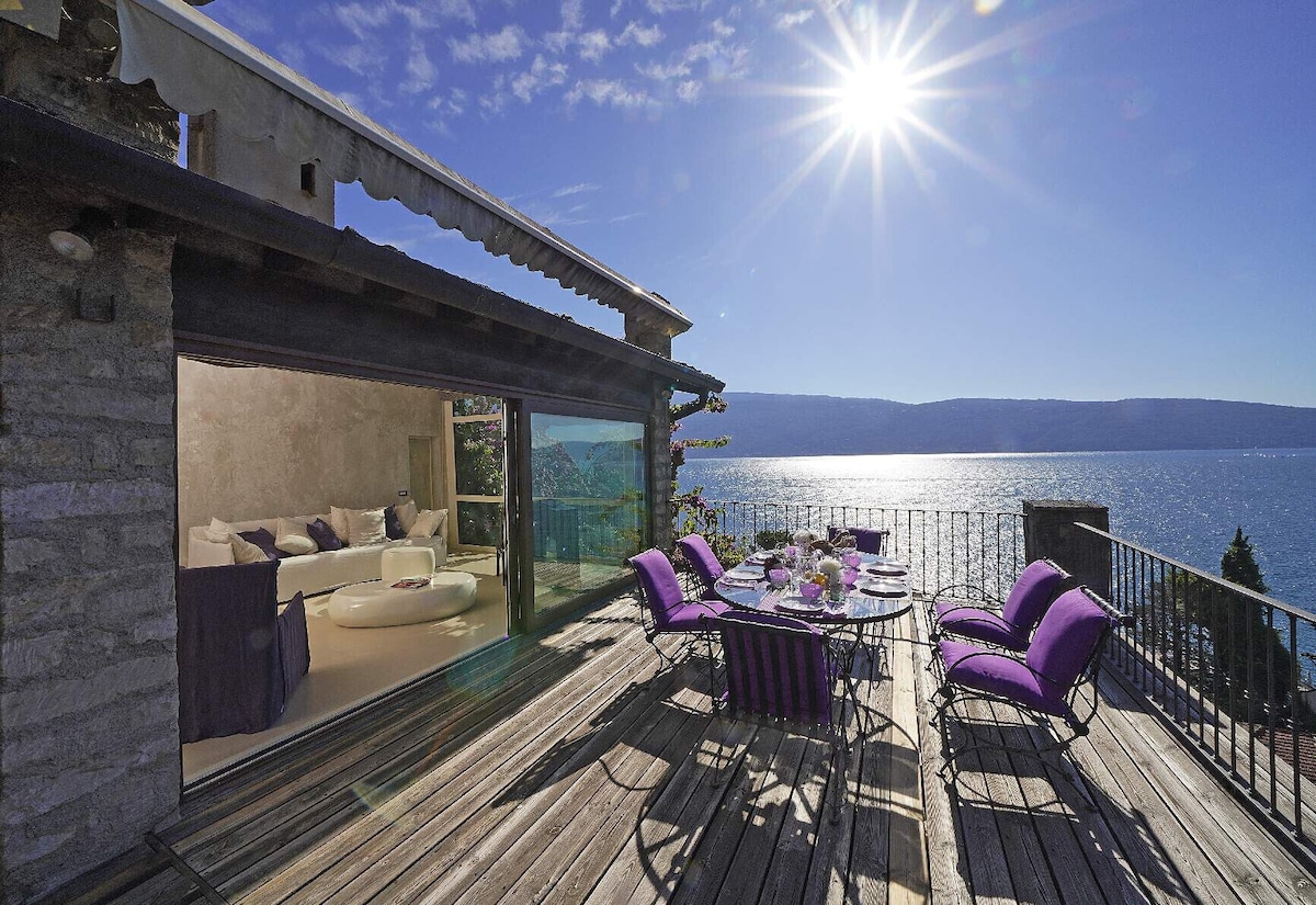Luxury villa with stunning lake views and private pool