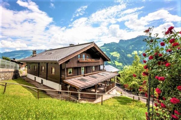 Chalet with Mountain View, Wi-Fi, Garden in Tyrol