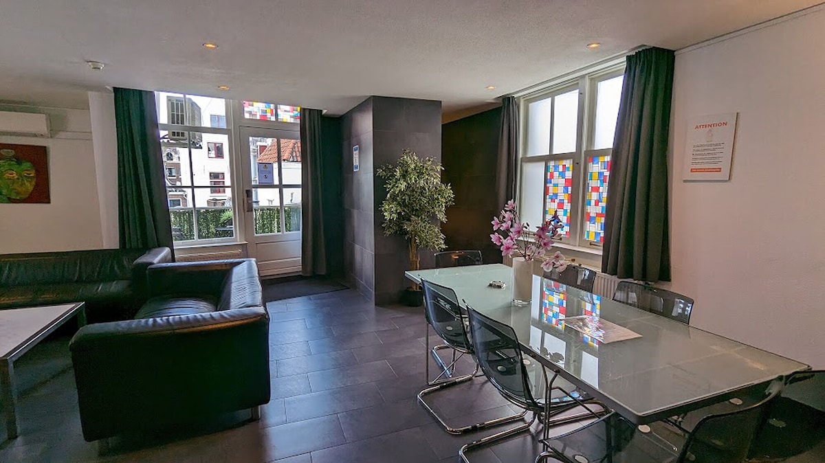 Apartment 4 Bedrooms in Amsterdam